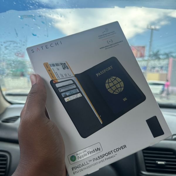Pochette Passeport Find My Satechi - Avec Charge Sans Fil, Protection RFID Et 4 Portes-cartes