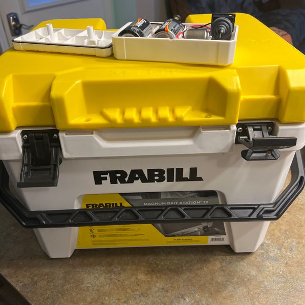 Frabill Magnum Bait Station 13 Quart Live Bait Well - Insulated With Aerator For Fishing, White & Yellow