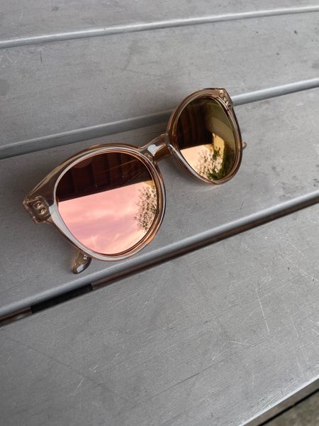 Le Specs Paramount Tan Female Round Sunglasses | Eyewear Index display picture 2