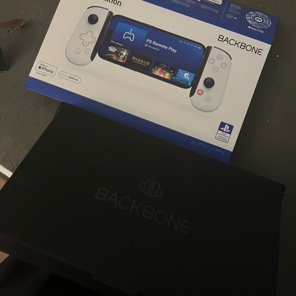 Backbone One PlayStation®版 - iPhoneゲームコントローラー | Backbone